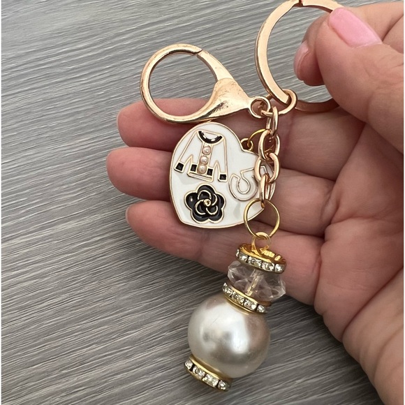 Large faux pearl gold tone keychain or purse Charm - Picture 2 of 3